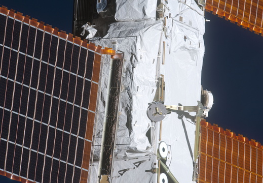 STS126-E-14398