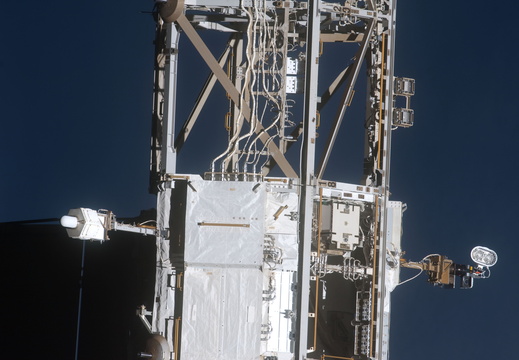 STS126-E-14405