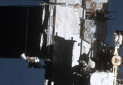 STS126-E-14409