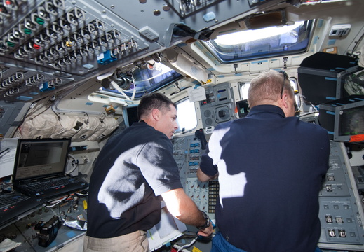 STS126-E-14850