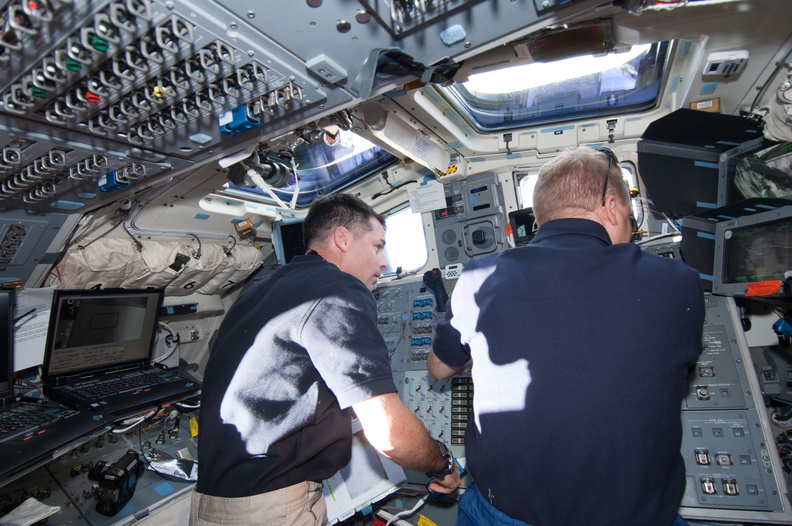 STS126-E-14850.jpg
