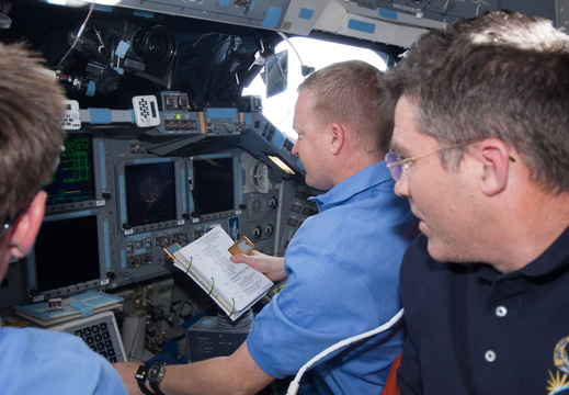 STS126-E-15004