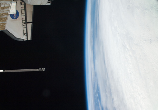 STS126-E-15705