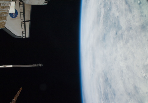 STS126-E-15716