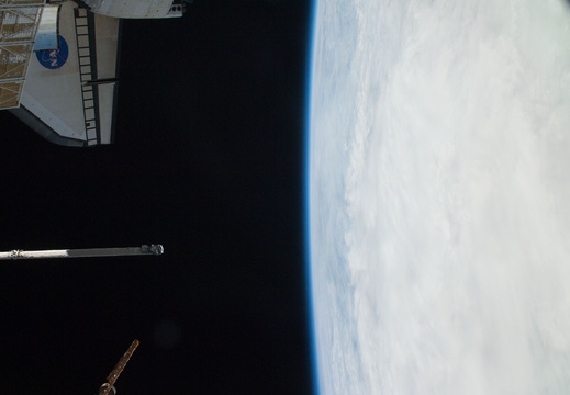 STS126-E-15723
