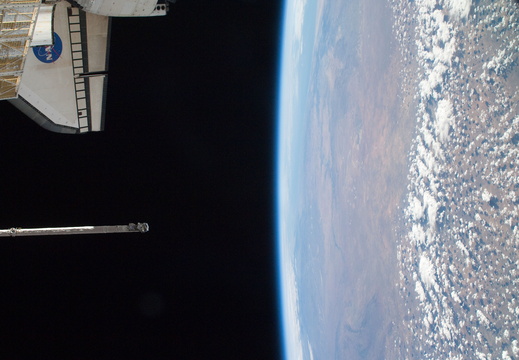 STS126-E-15752