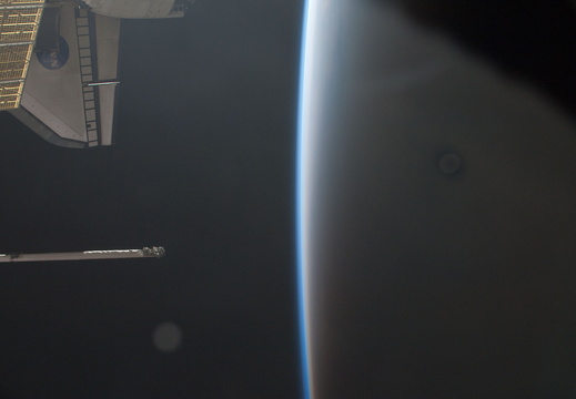 STS126-E-15804