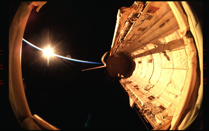 STS031-101-027.jpg