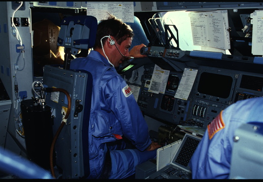 STS61B-02-002