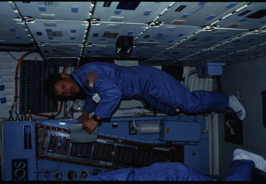 STS61B-02-004