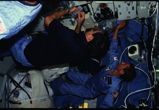 STS61B-02-018