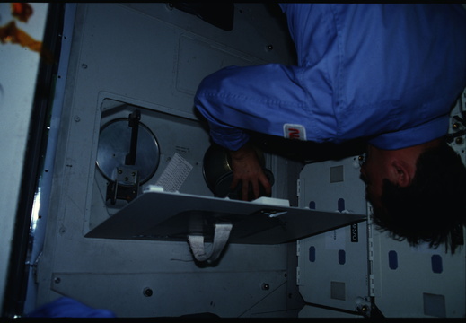 STS61B-03-015
