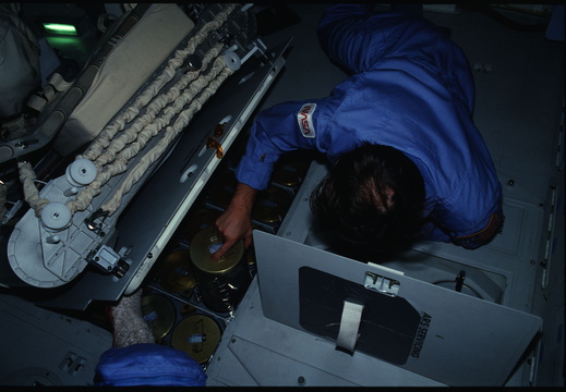 STS61B-03-016