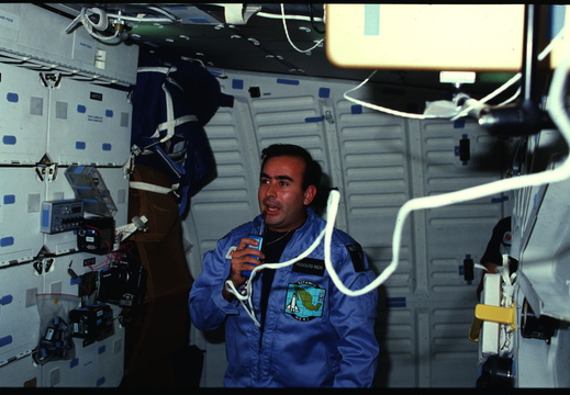 STS61B-04-009
