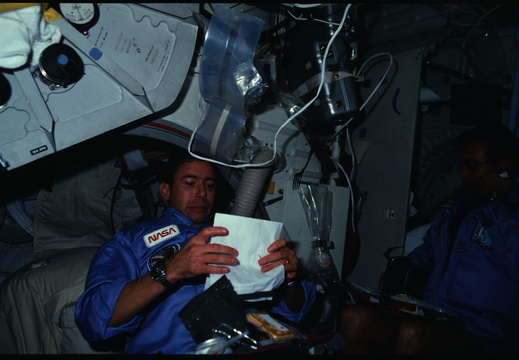 STS61B-06-002