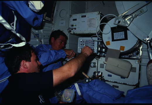 STS61B-06-003