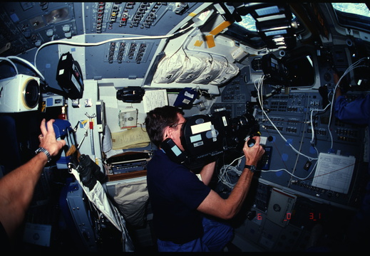 STS61B-08-035