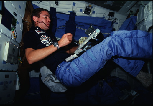 STS61B-09-033