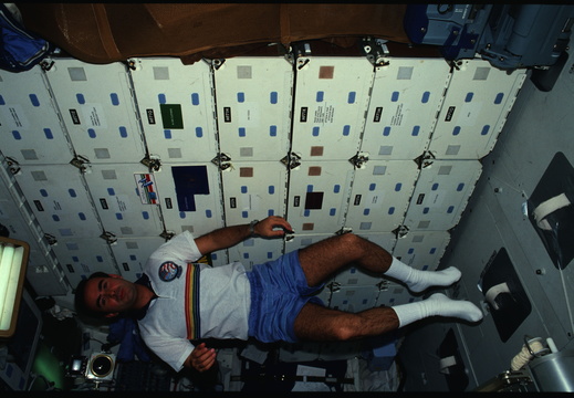 STS61B-10-022