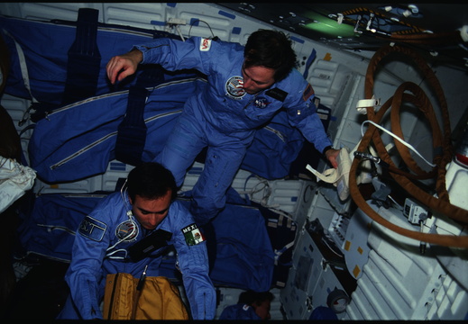 STS61B-12-019