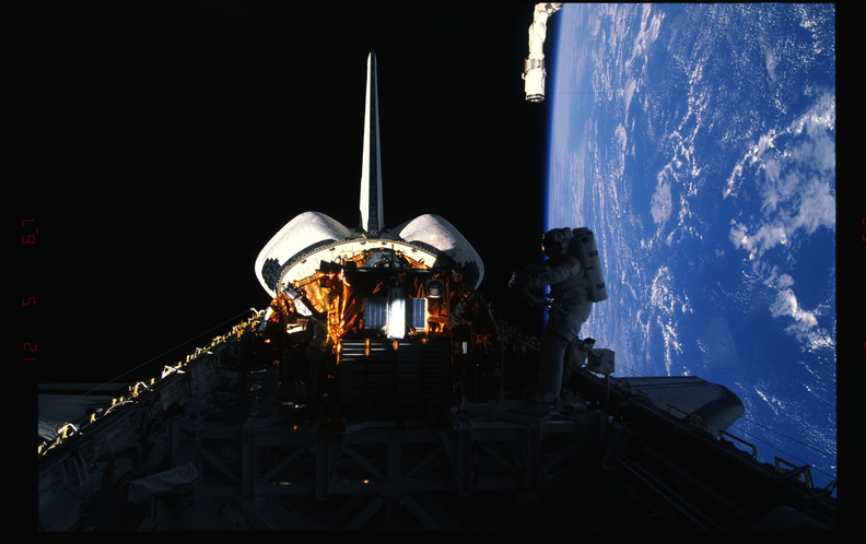 STS072-393-001.jpg