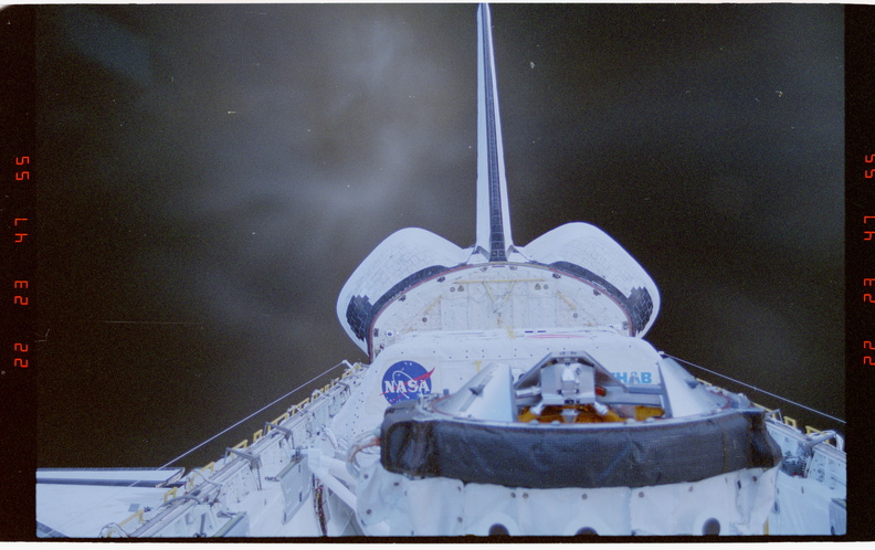 STS076-306-016.jpg