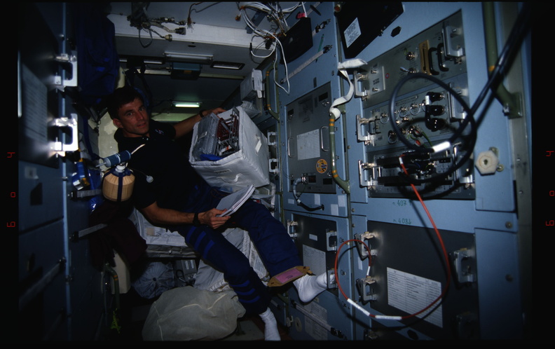 STS076-312-006.jpg