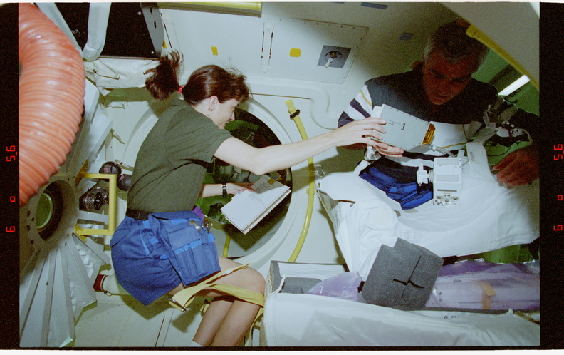 STS076-323-025.jpg