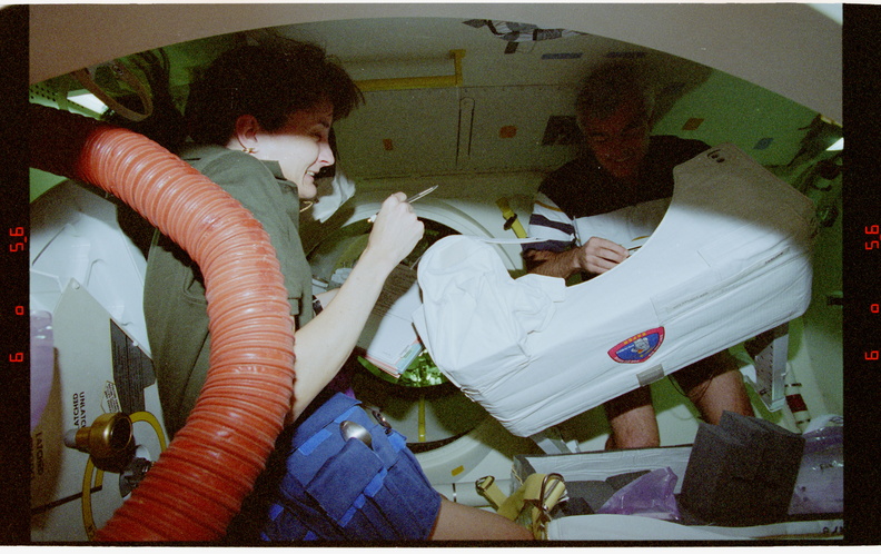 STS076-323-027.jpg