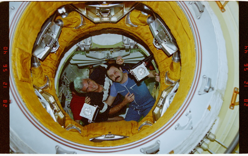 STS076-367-001.jpg