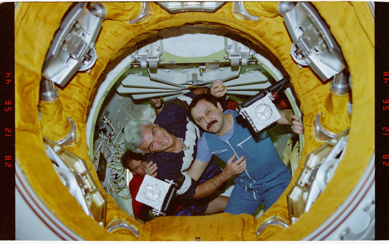 STS076-367-002.jpg