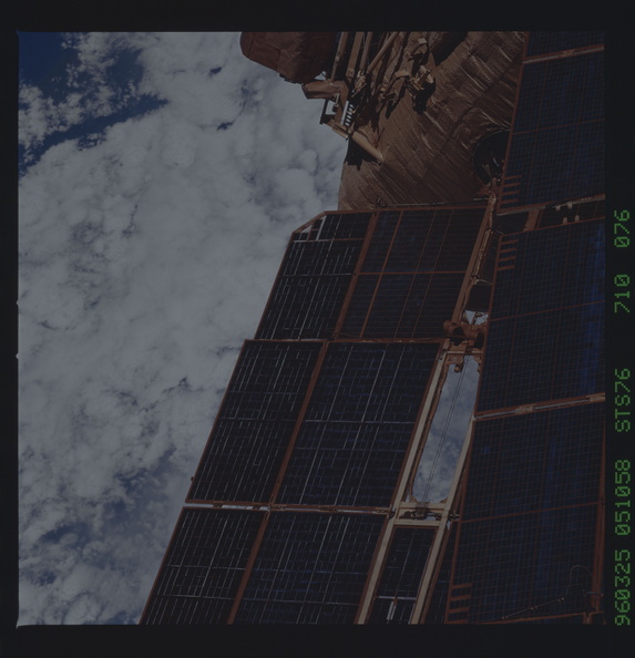 STS076-710-076.jpg