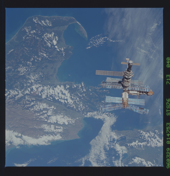 STS076-713-040.jpg