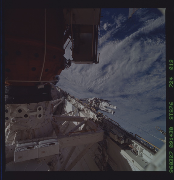 STS076-724-012.jpg