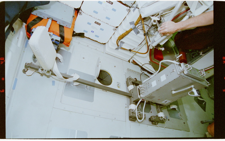 STS077-335-001.jpg