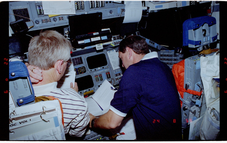 STS077-364-009.jpg