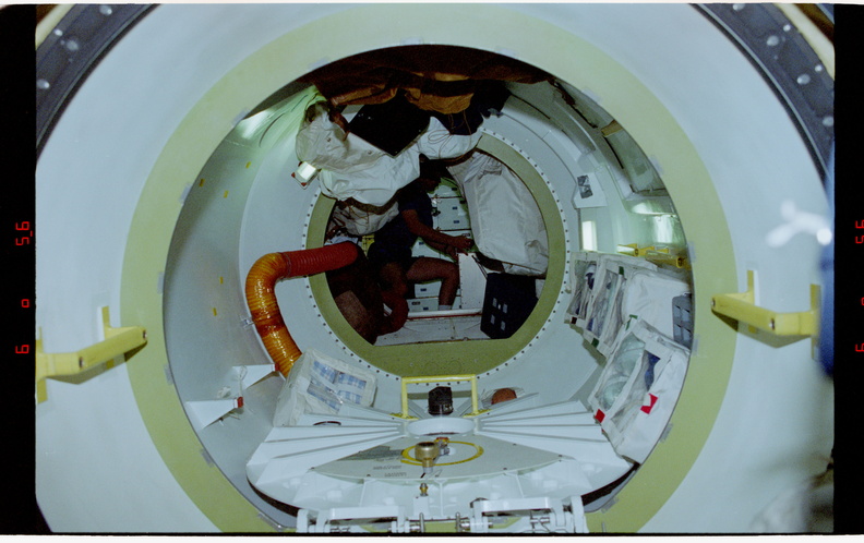 STS077-372-016.jpg
