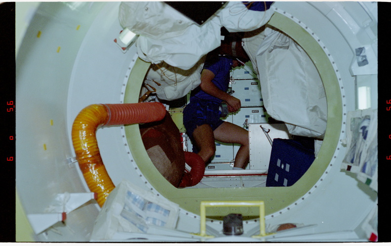 STS077-372-018.jpg