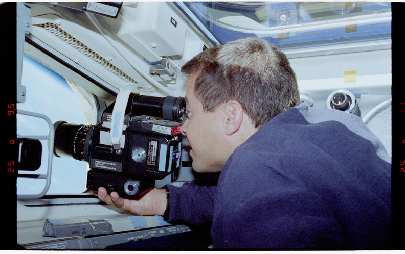 STS077-372-024.jpg