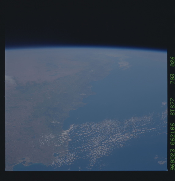 STS077-703-026.jpg