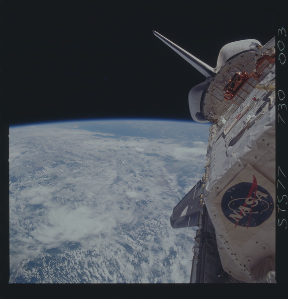 STS077-730-003.jpg