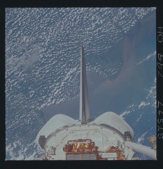 STS077-744-00H.jpg