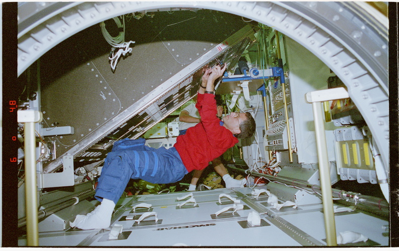 STS079-301-034.jpg
