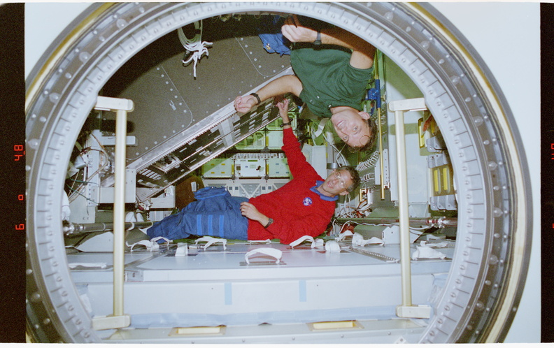 STS079-302-001.jpg