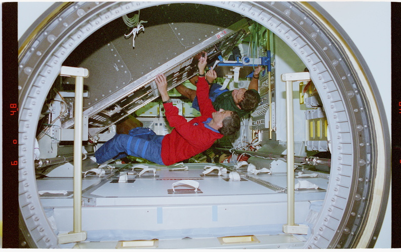 STS079-302-004.jpg