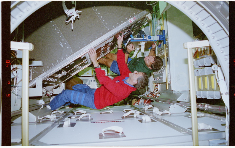 STS079-302-005.jpg