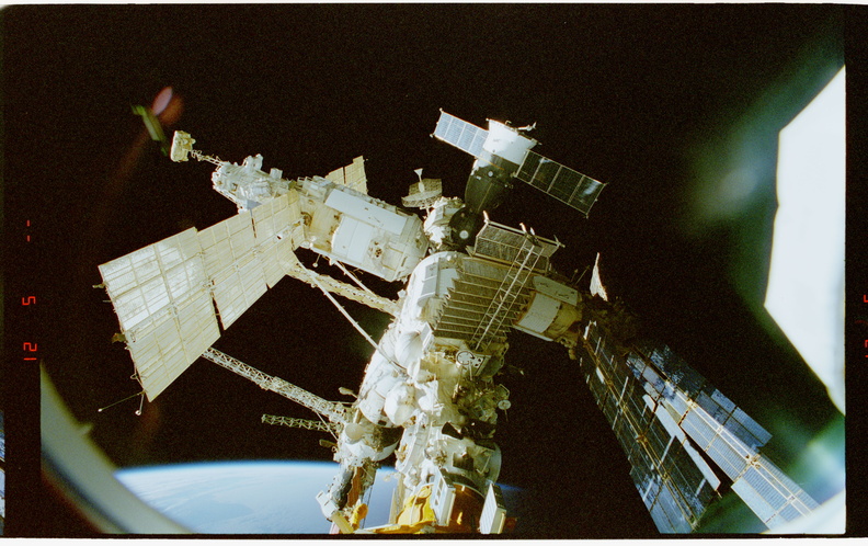STS079-304-022.jpg