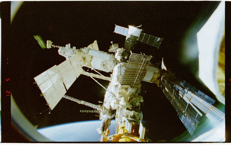 STS079-304-023.jpg