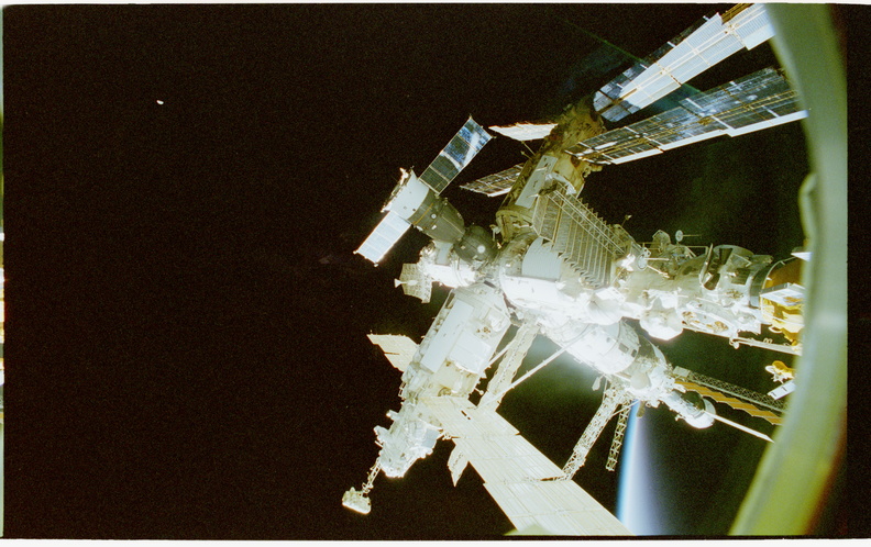 STS079-304-025.jpg