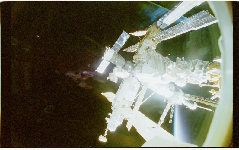 STS079-304-027.jpg
